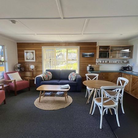 Binalong Beach Cottage Beachfront At Bay Of Fires Next To Restaurant Binalong Bay ภายนอก รูปภาพ