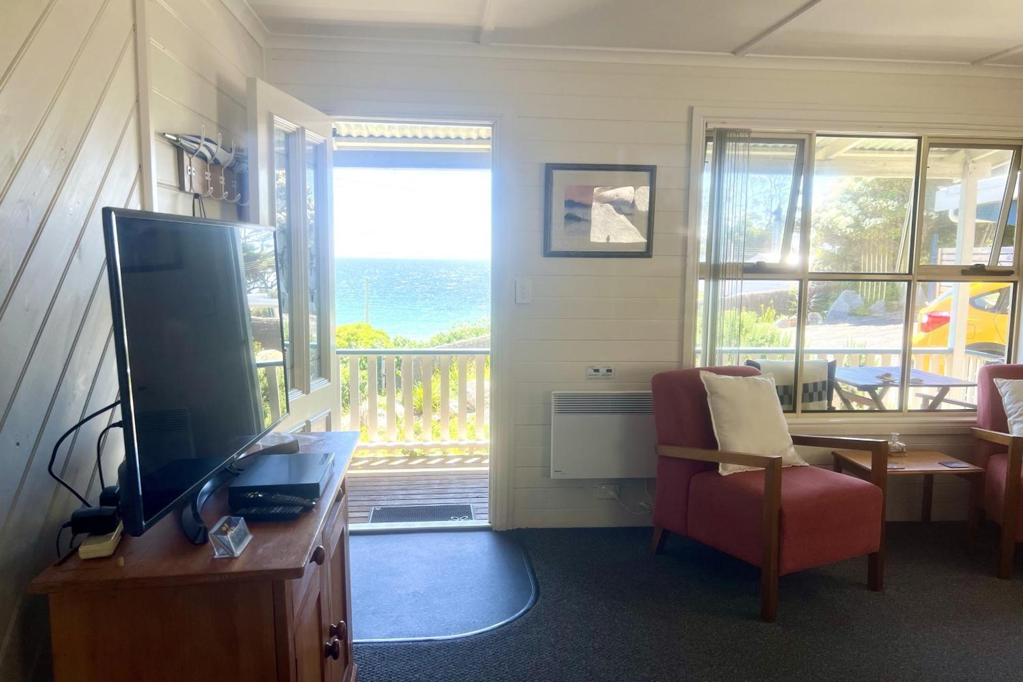 Binalong Beach Cottage Beachfront At Bay Of Fires Next To Restaurant Binalong Bay ภายนอก รูปภาพ